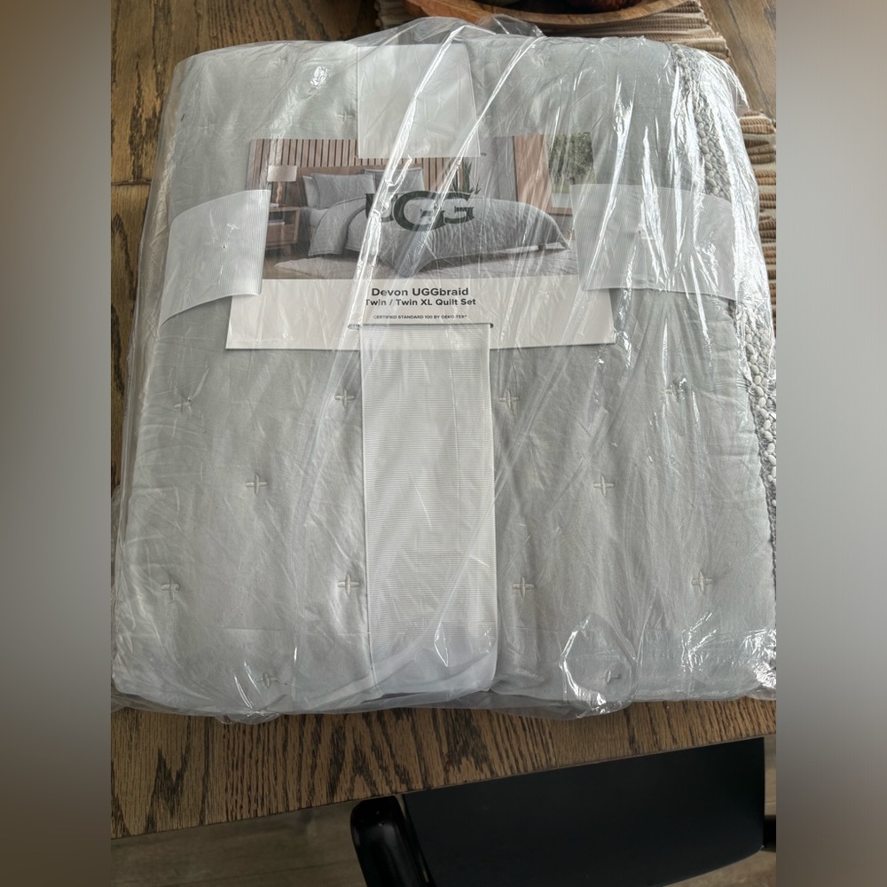 Devon UGGbraid
Twin / Twin XL Quilt Set